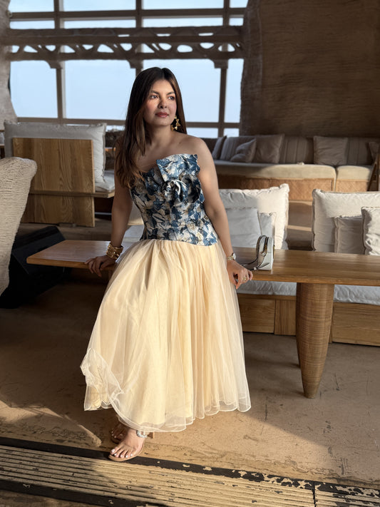 Mehndi Jashnani in Gilded Corset Co- ord